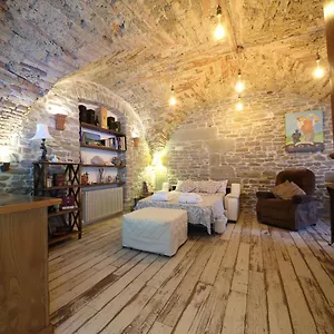 In Grotta Nell'alto Mugello A , Marradi Italia